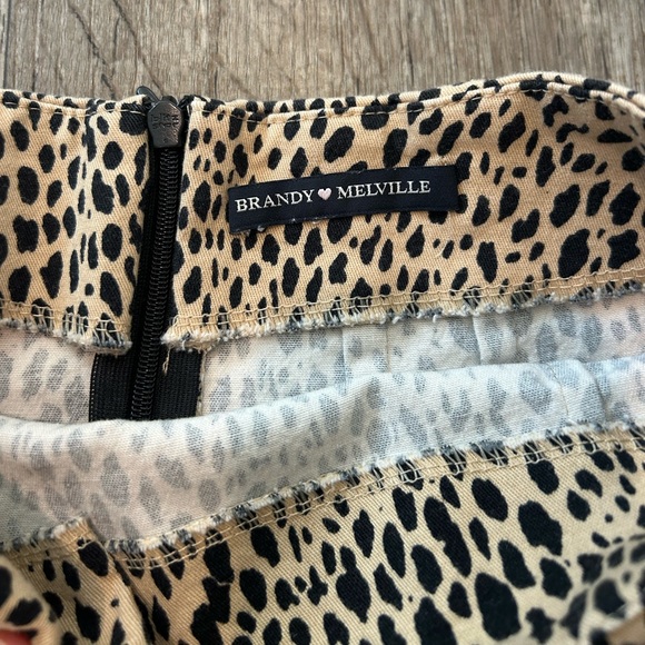 BRANDY MELVILLE | LEOPARD PRINT SKIRT (XS) - Picture 4 of 8